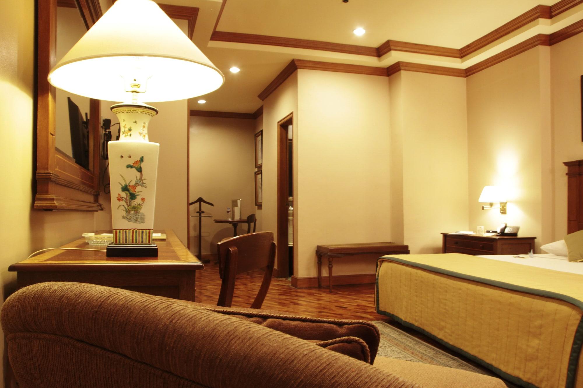 Herald Suites - Multiple Use Hotel Makati City Buitenkant foto