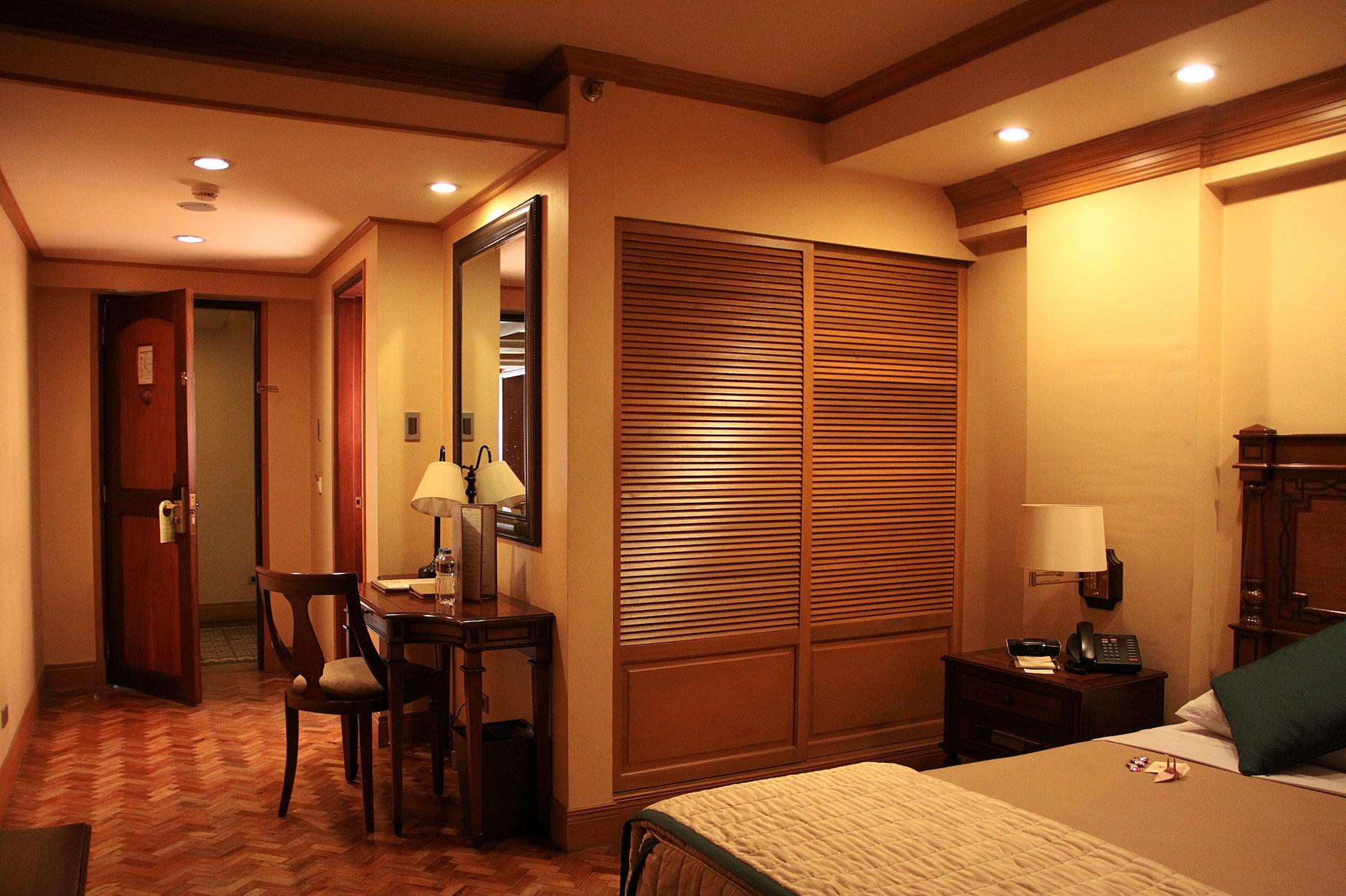 Herald Suites - Multiple Use Hotel Makati City Buitenkant foto