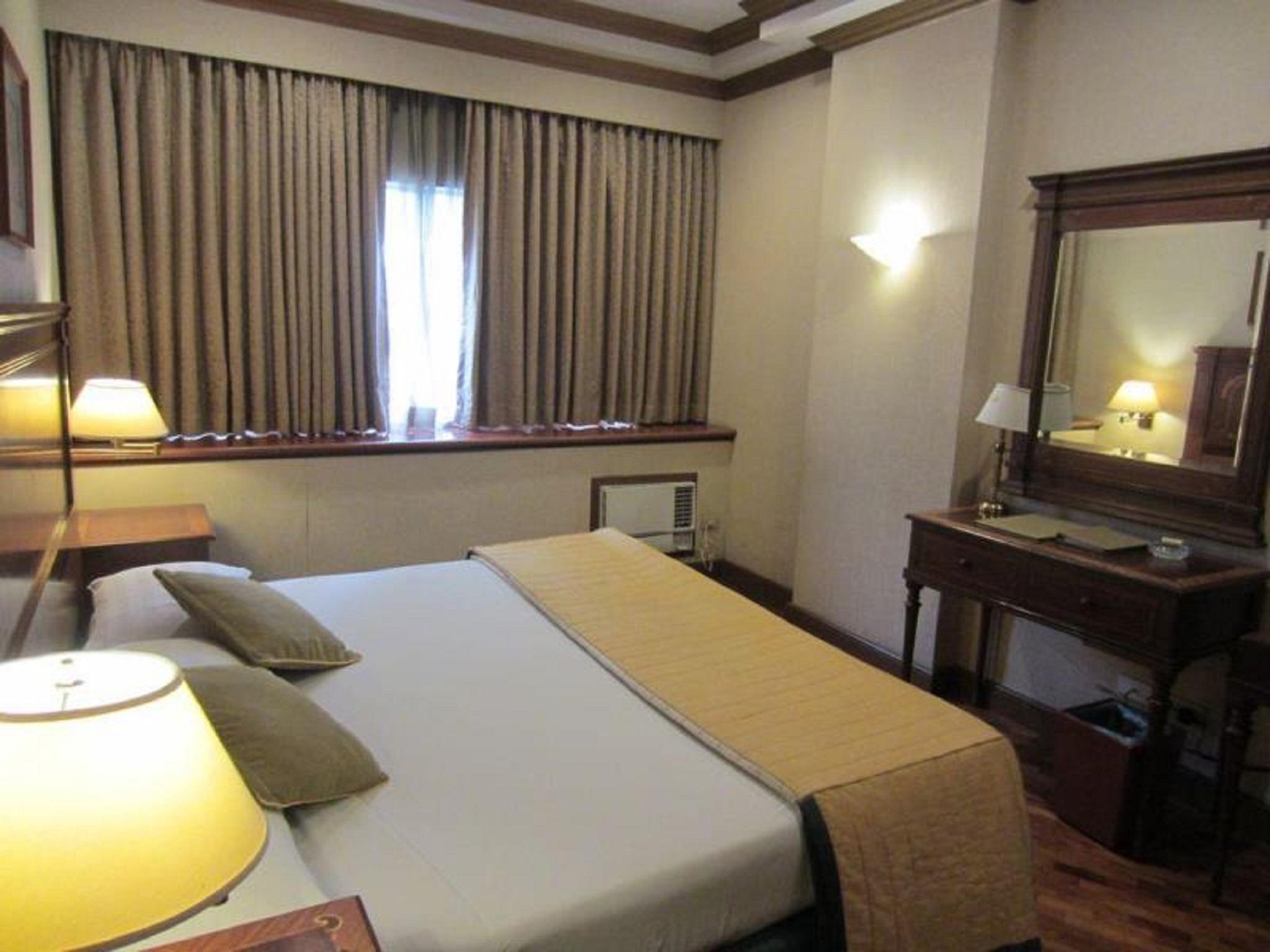 Herald Suites - Multiple Use Hotel Makati City Buitenkant foto