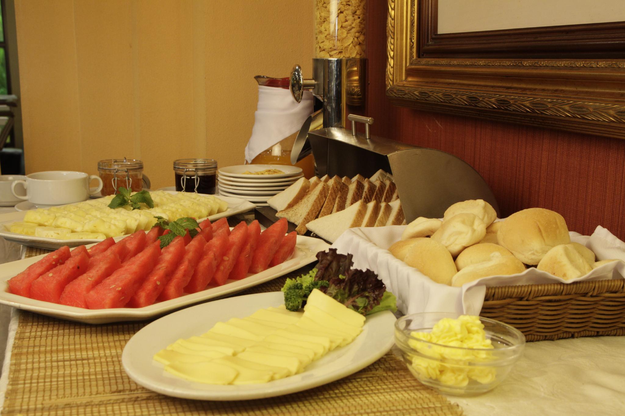 Herald Suites - Multiple Use Hotel Makati City Buitenkant foto