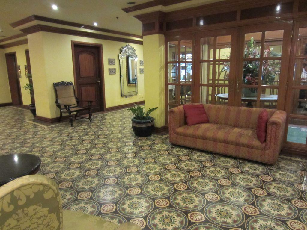 Herald Suites - Multiple Use Hotel Makati City Buitenkant foto
