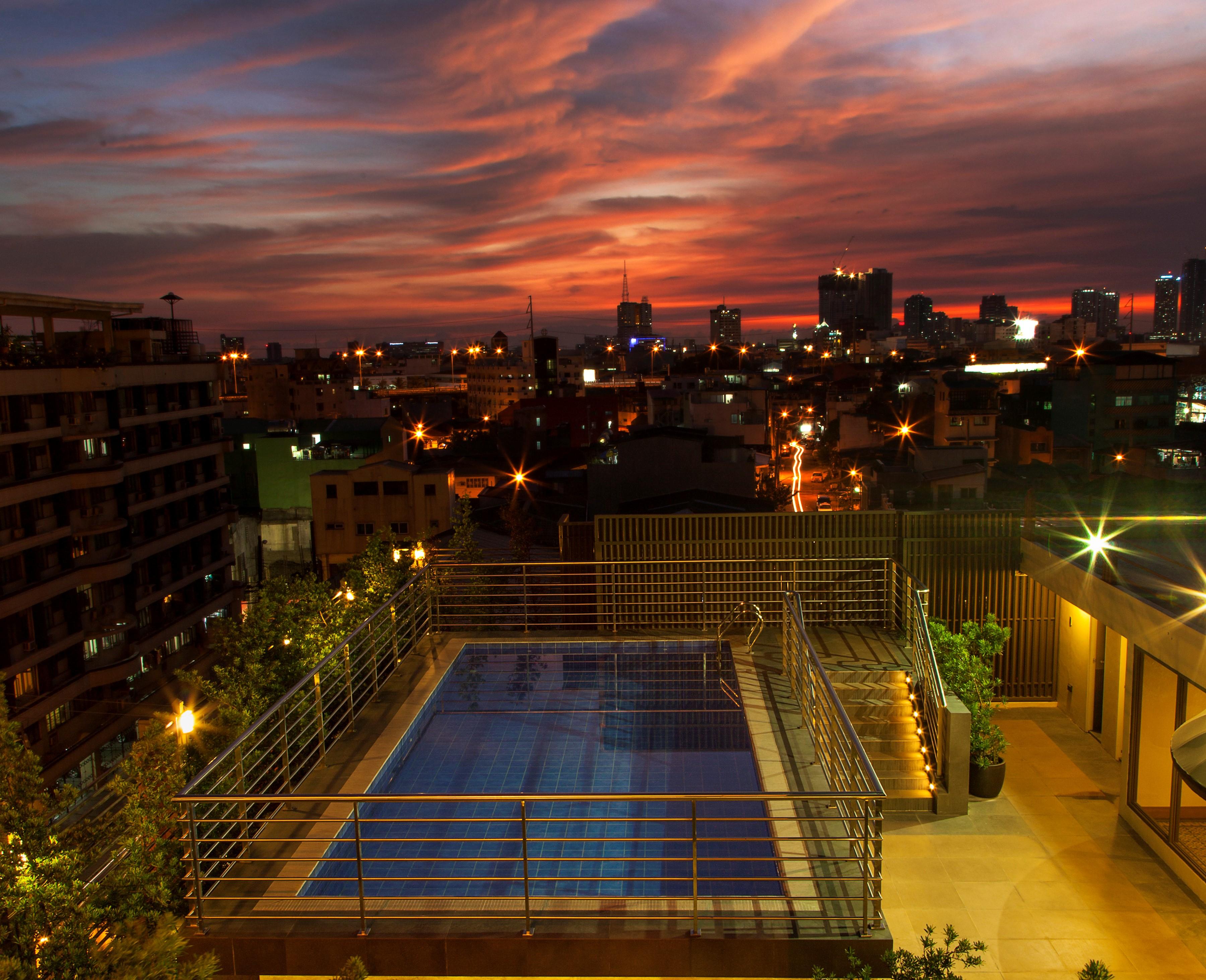 Herald Suites - Multiple Use Hotel Makati City Buitenkant foto