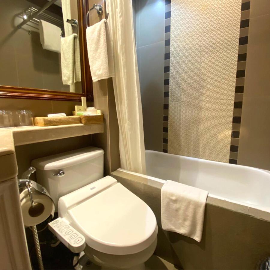 Herald Suites - Multiple Use Hotel Makati City Buitenkant foto