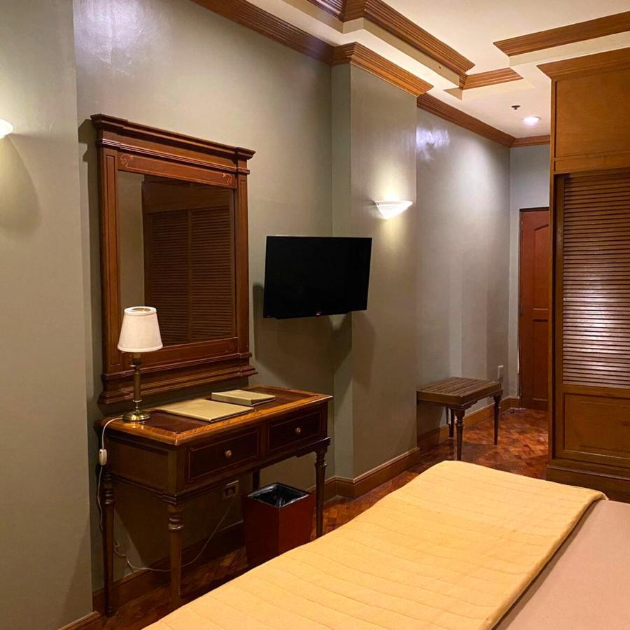 Herald Suites - Multiple Use Hotel Makati City Buitenkant foto