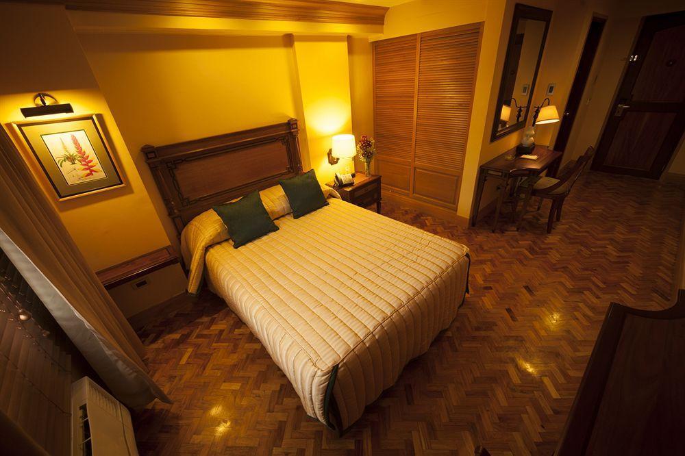 Herald Suites - Multiple Use Hotel Makati City Buitenkant foto