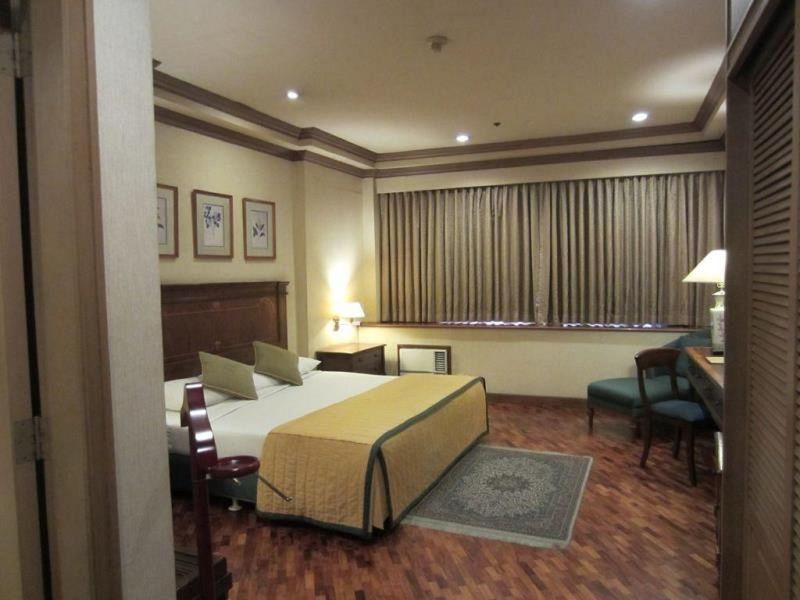 Herald Suites - Multiple Use Hotel Makati City Buitenkant foto