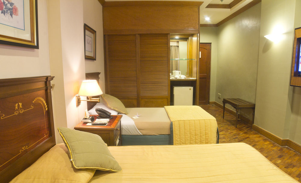 Herald Suites - Multiple Use Hotel Makati City Buitenkant foto