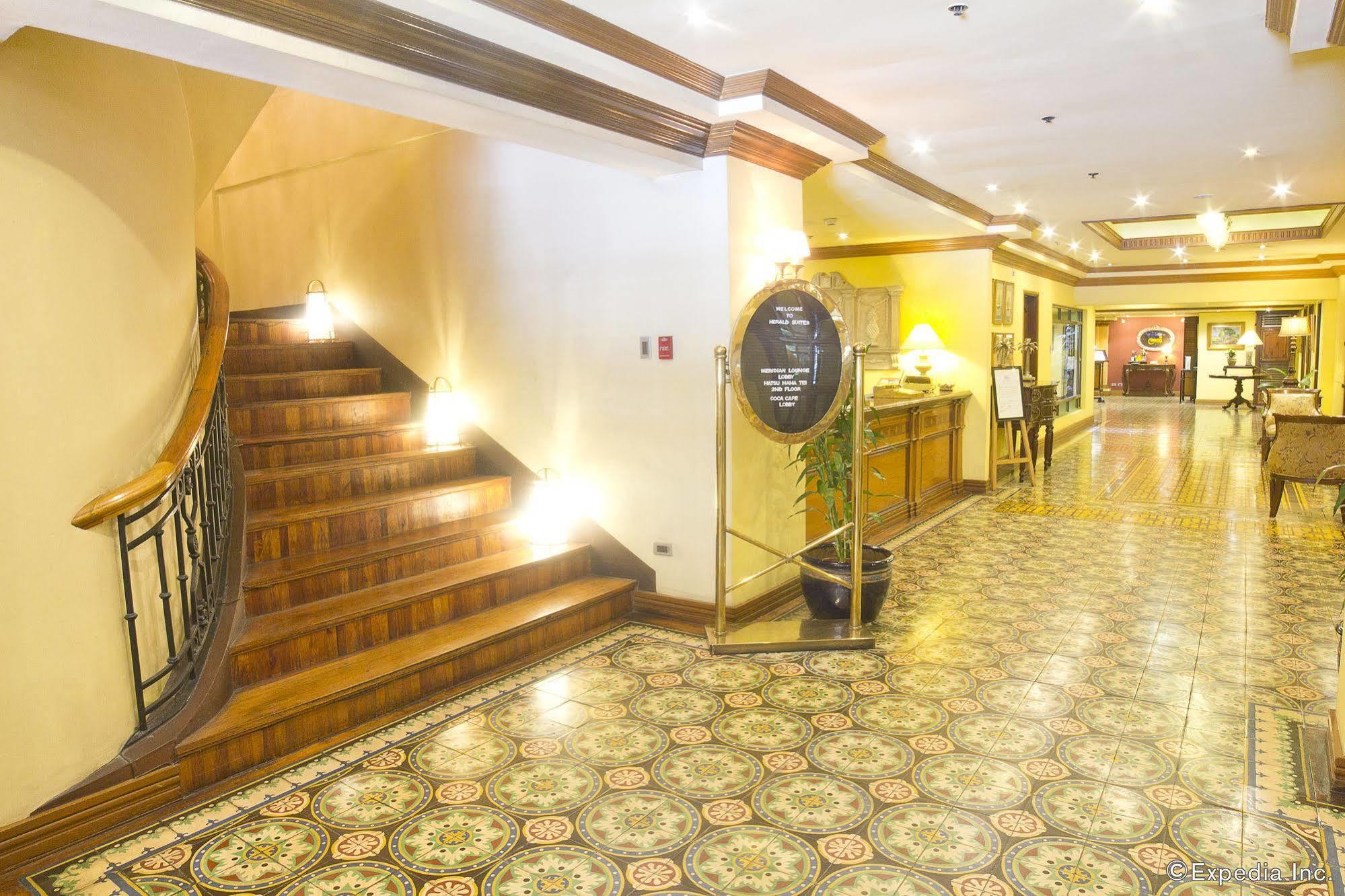 Herald Suites - Multiple Use Hotel Makati City Buitenkant foto