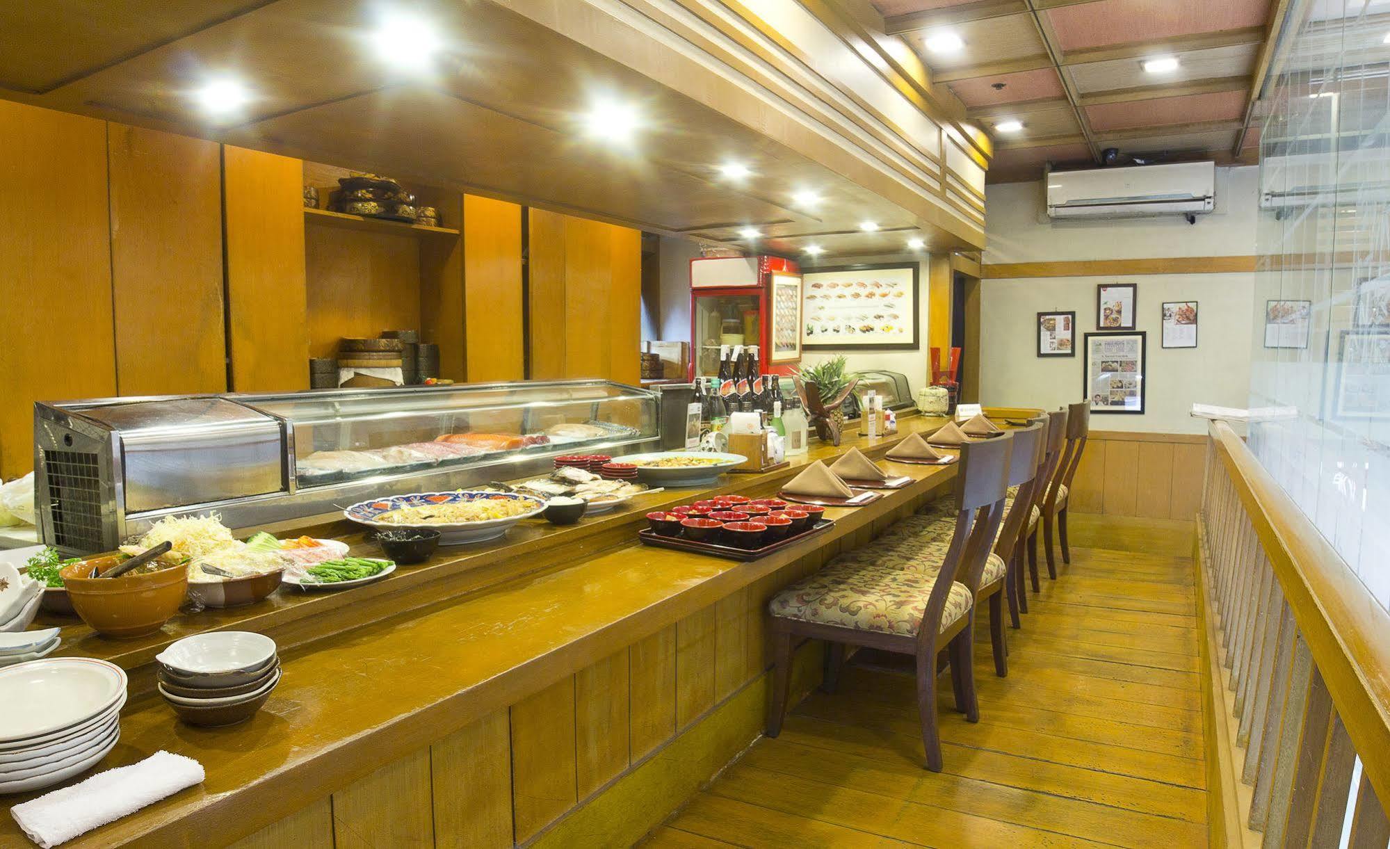 Herald Suites - Multiple Use Hotel Makati City Buitenkant foto