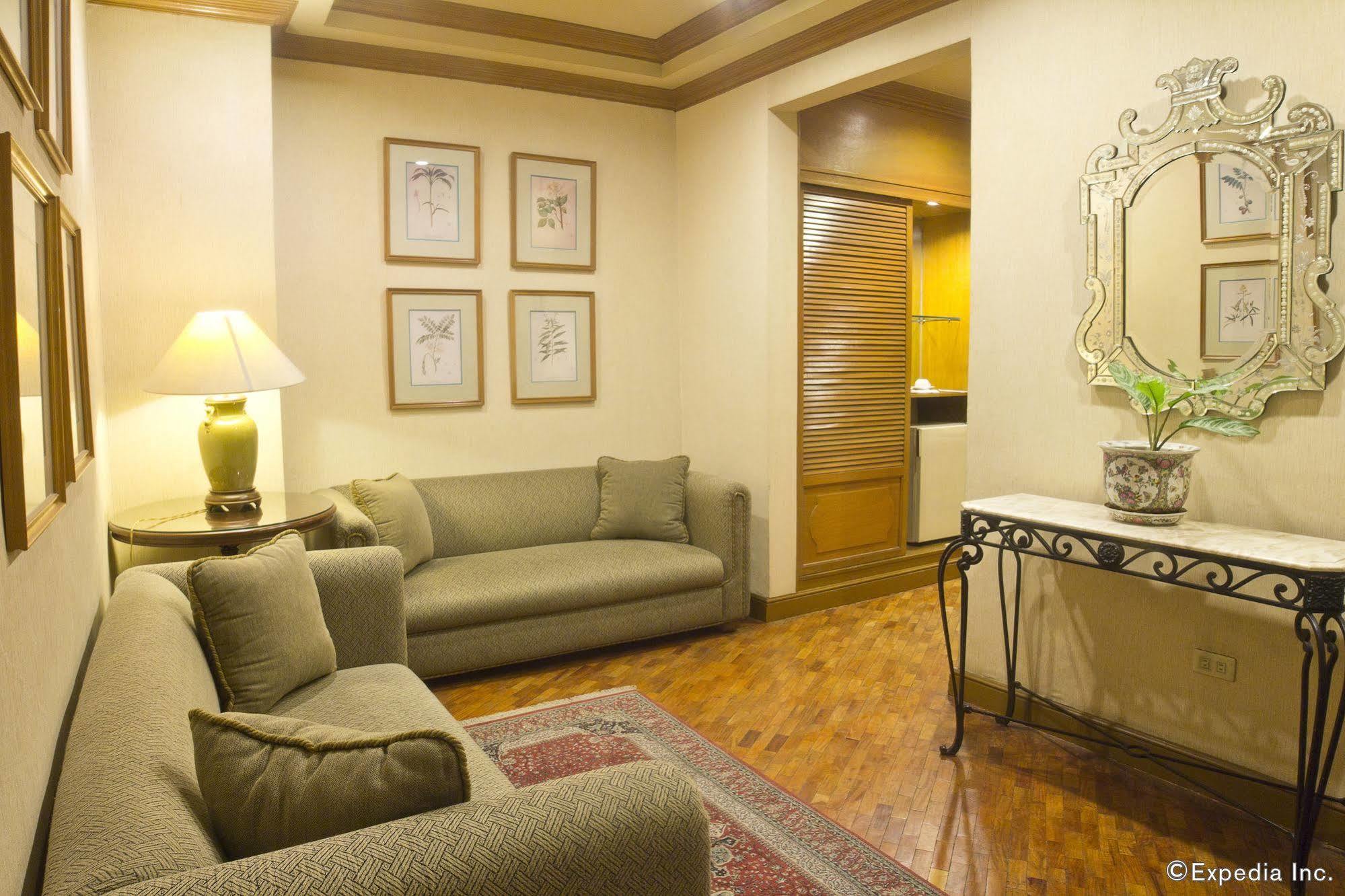 Herald Suites - Multiple Use Hotel Makati City Buitenkant foto