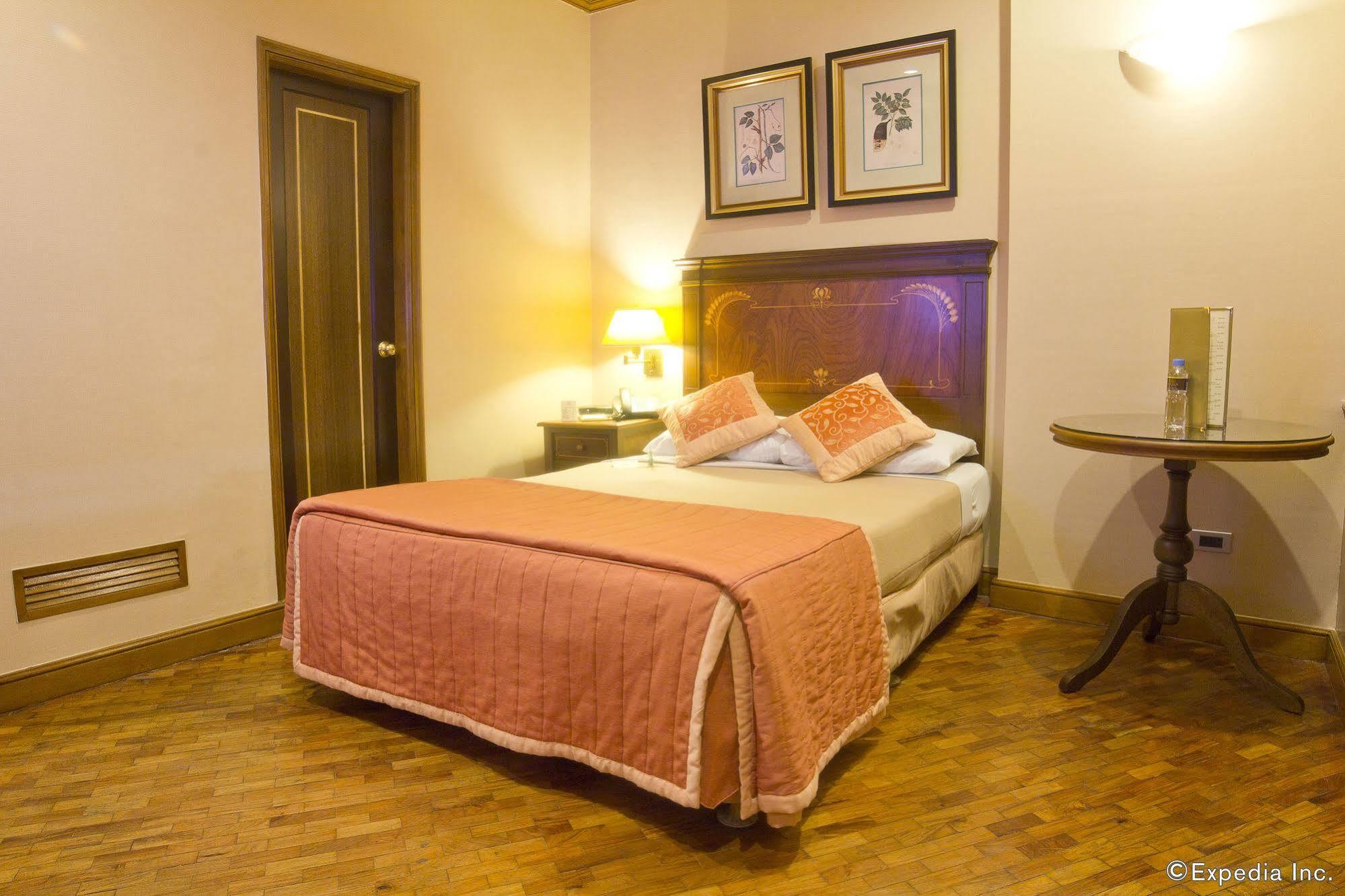 Herald Suites - Multiple Use Hotel Makati City Buitenkant foto
