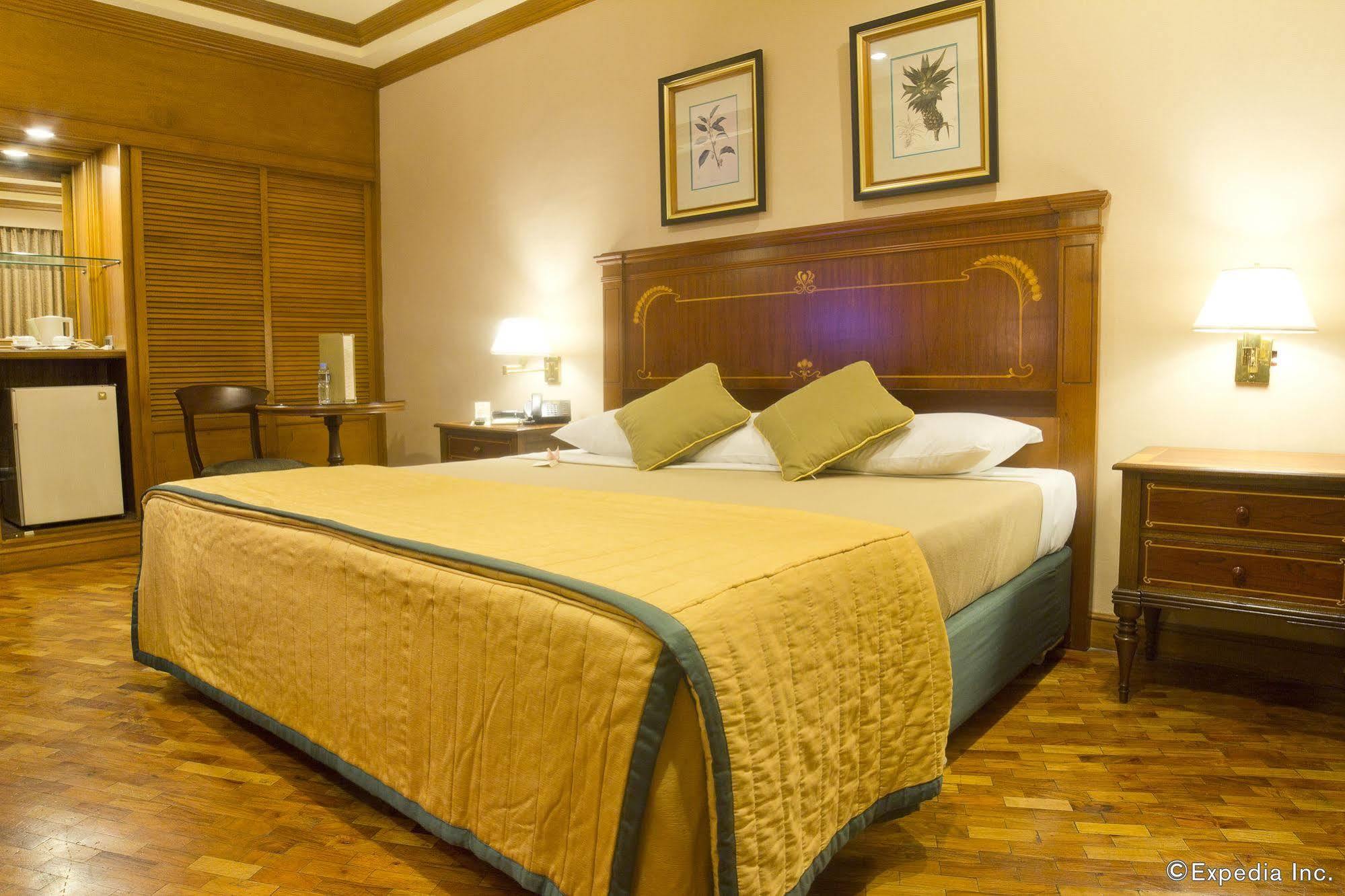 Herald Suites - Multiple Use Hotel Makati City Buitenkant foto