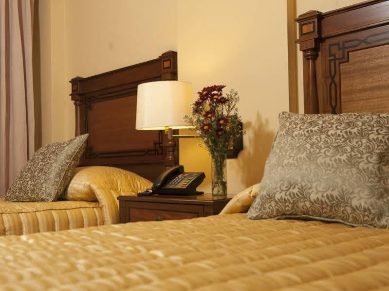 Herald Suites - Multiple Use Hotel Makati City Buitenkant foto