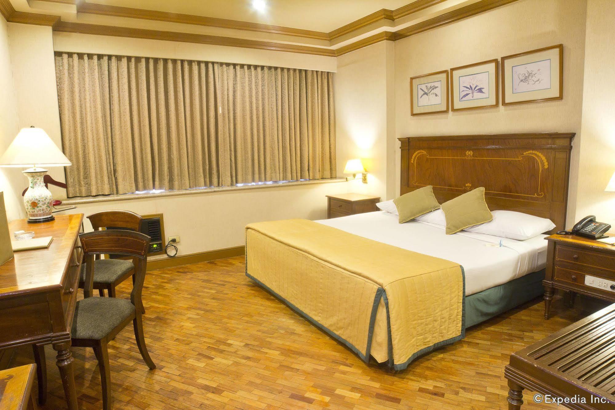 Herald Suites - Multiple Use Hotel Makati City Buitenkant foto