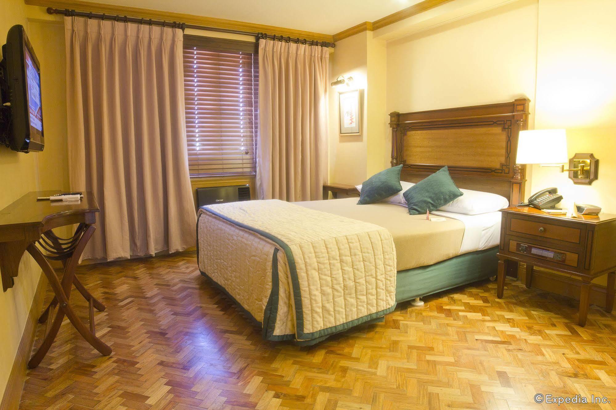 Herald Suites - Multiple Use Hotel Makati City Buitenkant foto