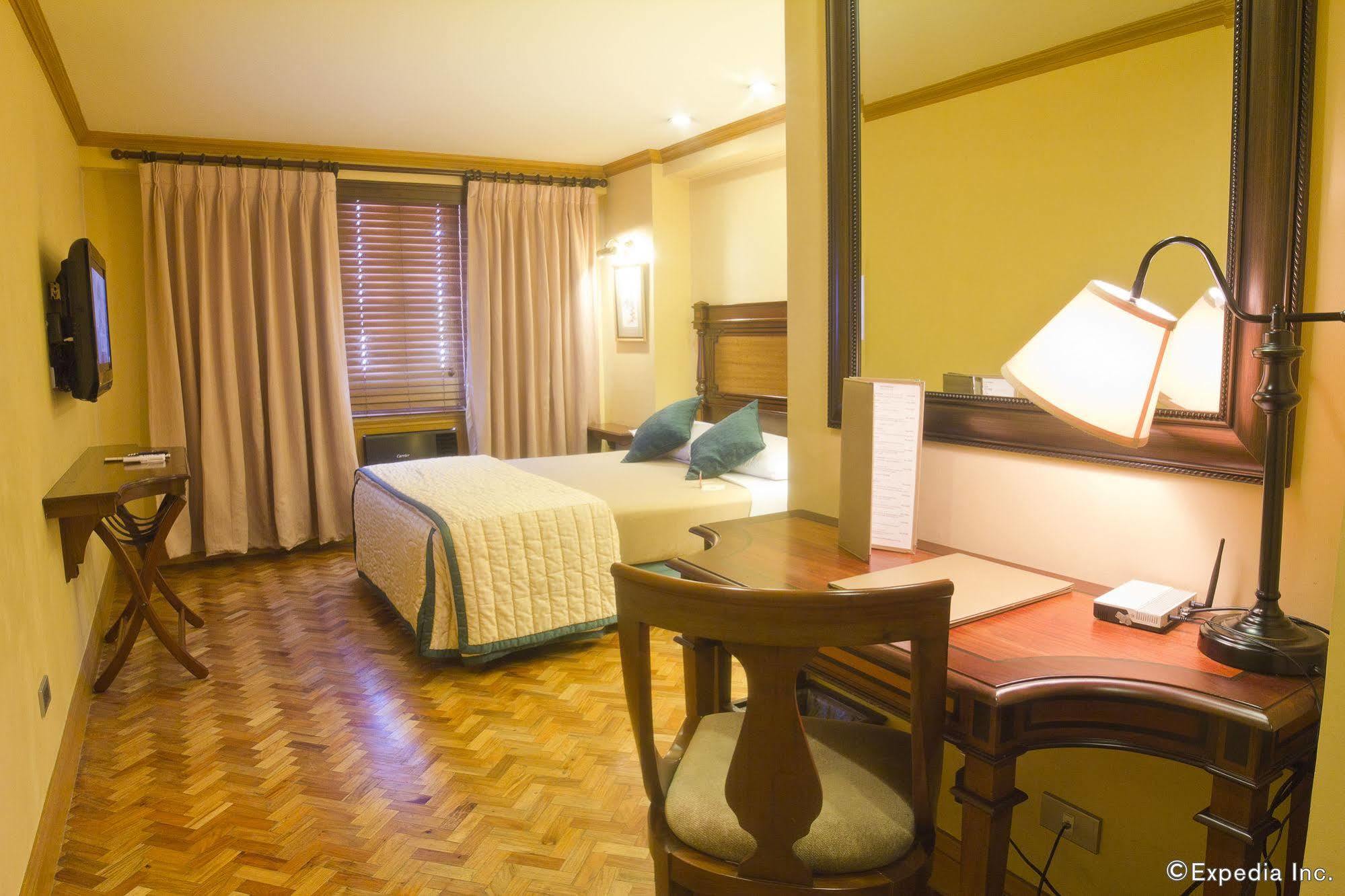 Herald Suites - Multiple Use Hotel Makati City Buitenkant foto
