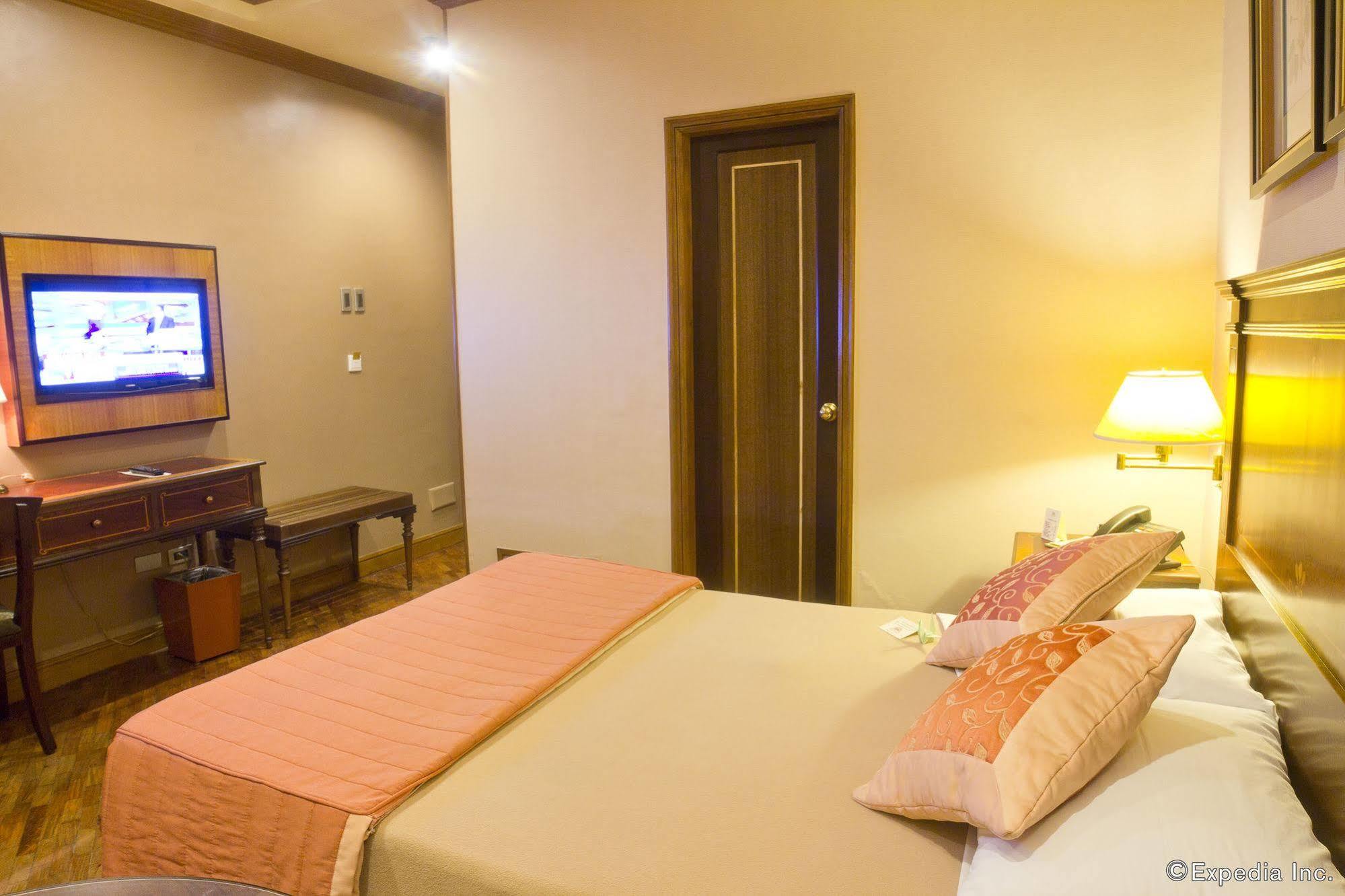 Herald Suites - Multiple Use Hotel Makati City Buitenkant foto